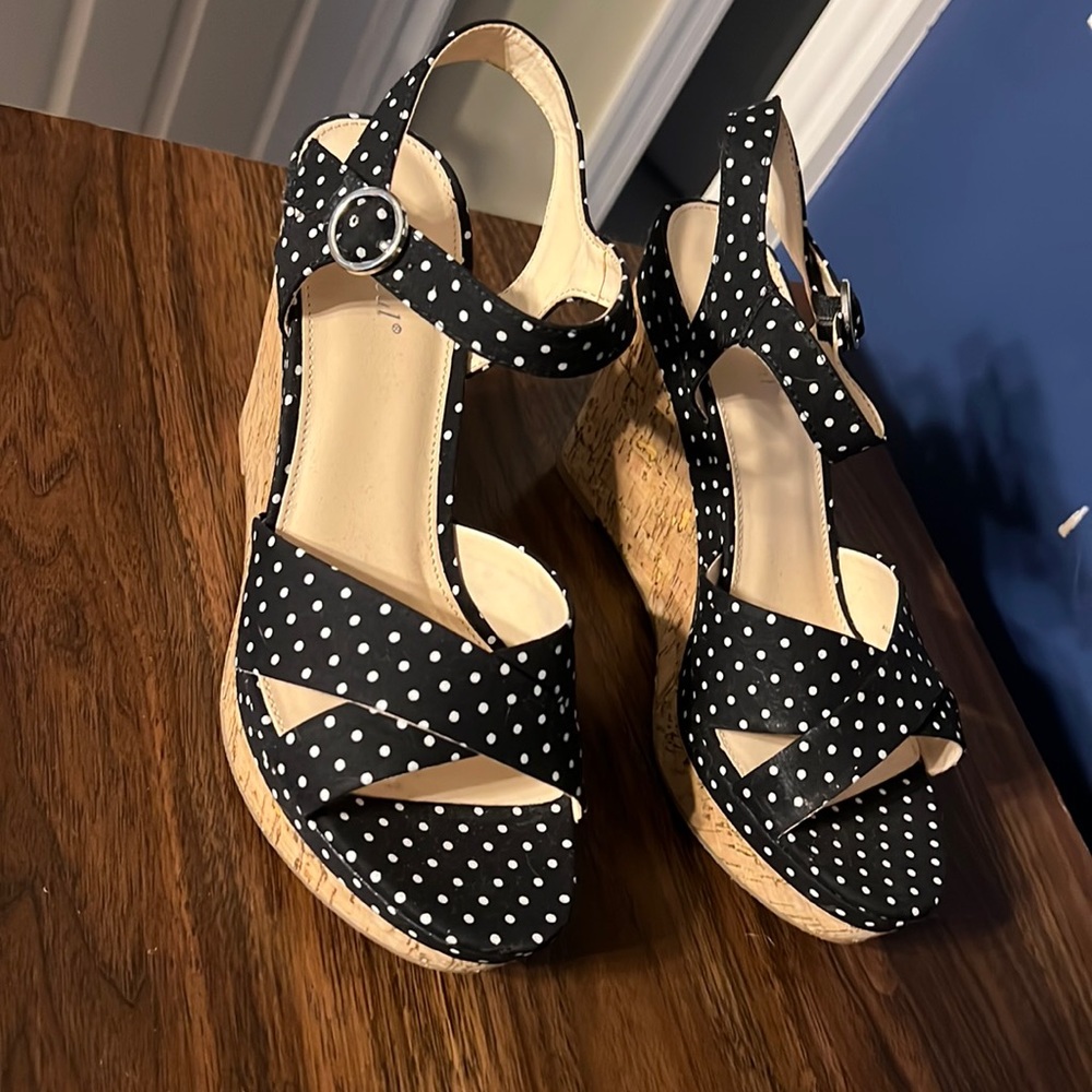 Polka dot wedges